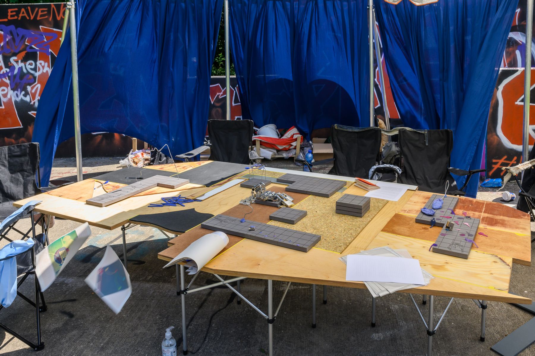 Scenography: Diane Hillebrand, Workshop „UNSTIMMIGKEITEN KNACKEN“, Fritz Lazlo Weber, Bandstand Rieselfeld, Biennale für Freiburg #1, 2021, Photo: Marc Doradzillo