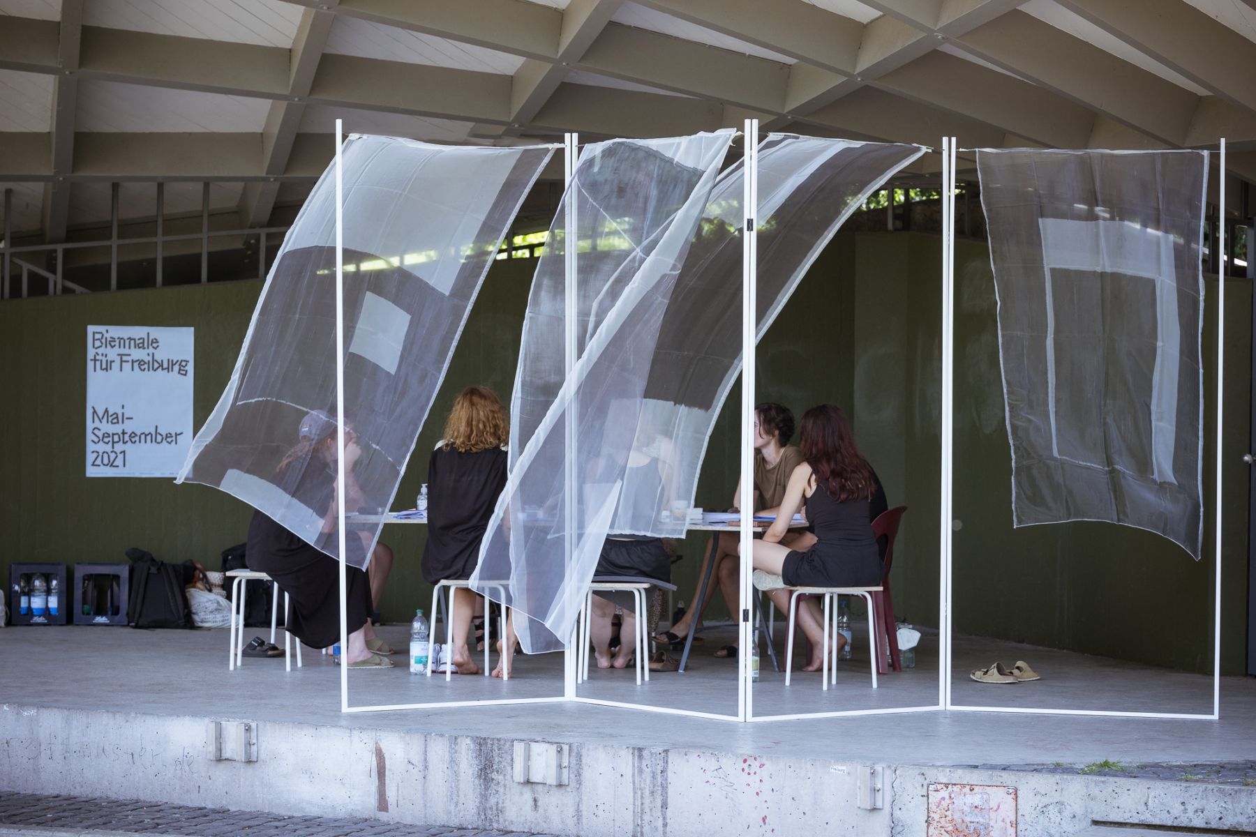 Workshop (link: https://www.biennalefuerfreiburg.de/en/program/a-day-s-work-room-without-walls text: A DAY'S WORK: ROOMS WITHOUT WALLS), Biennale für Freiburg #1, 2021, Photo: Jennifer Rohrbacher